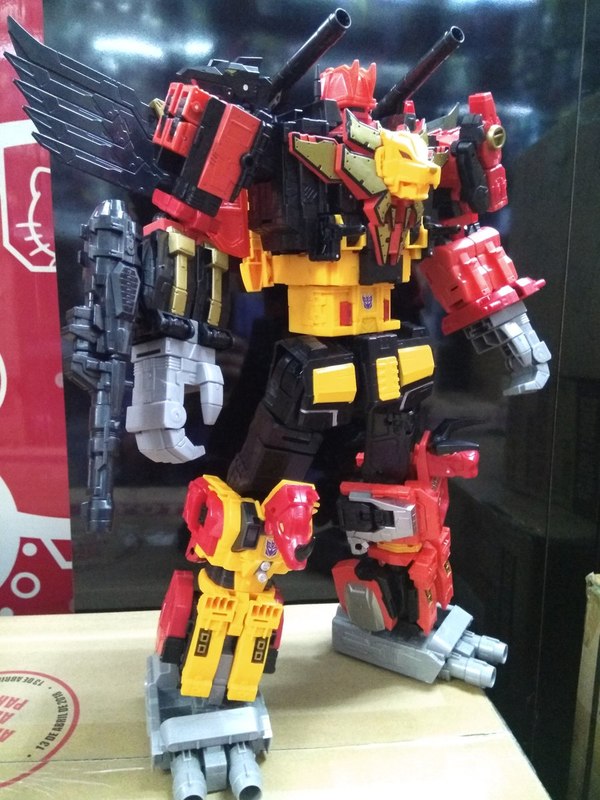 transformers titan class predaking